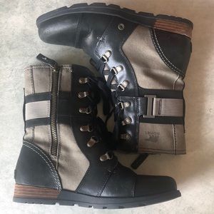 Sorel zip side boots - size 9